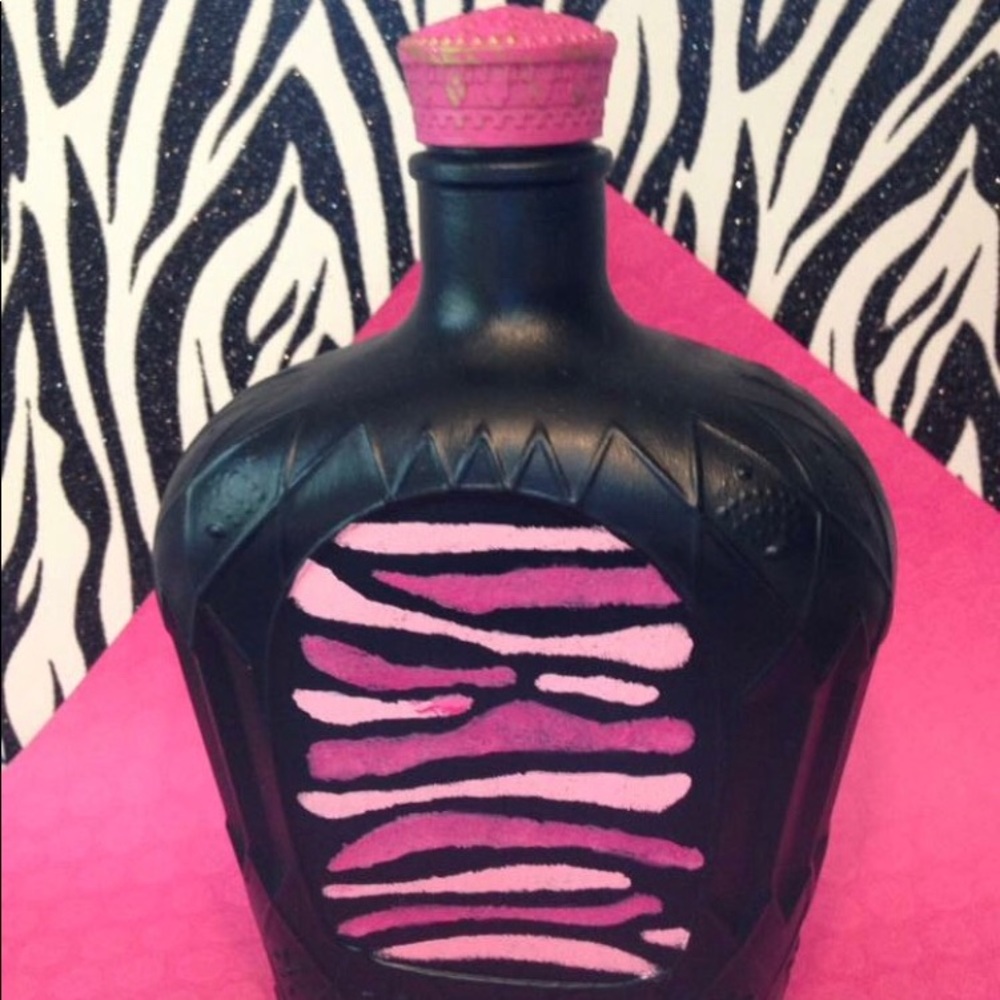 Decorative decanter